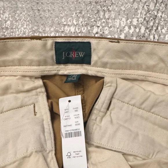 J. Crew Men's Broken-in Straight pant in stretch corduroy in vintage golden rod - Picture 2 of 8